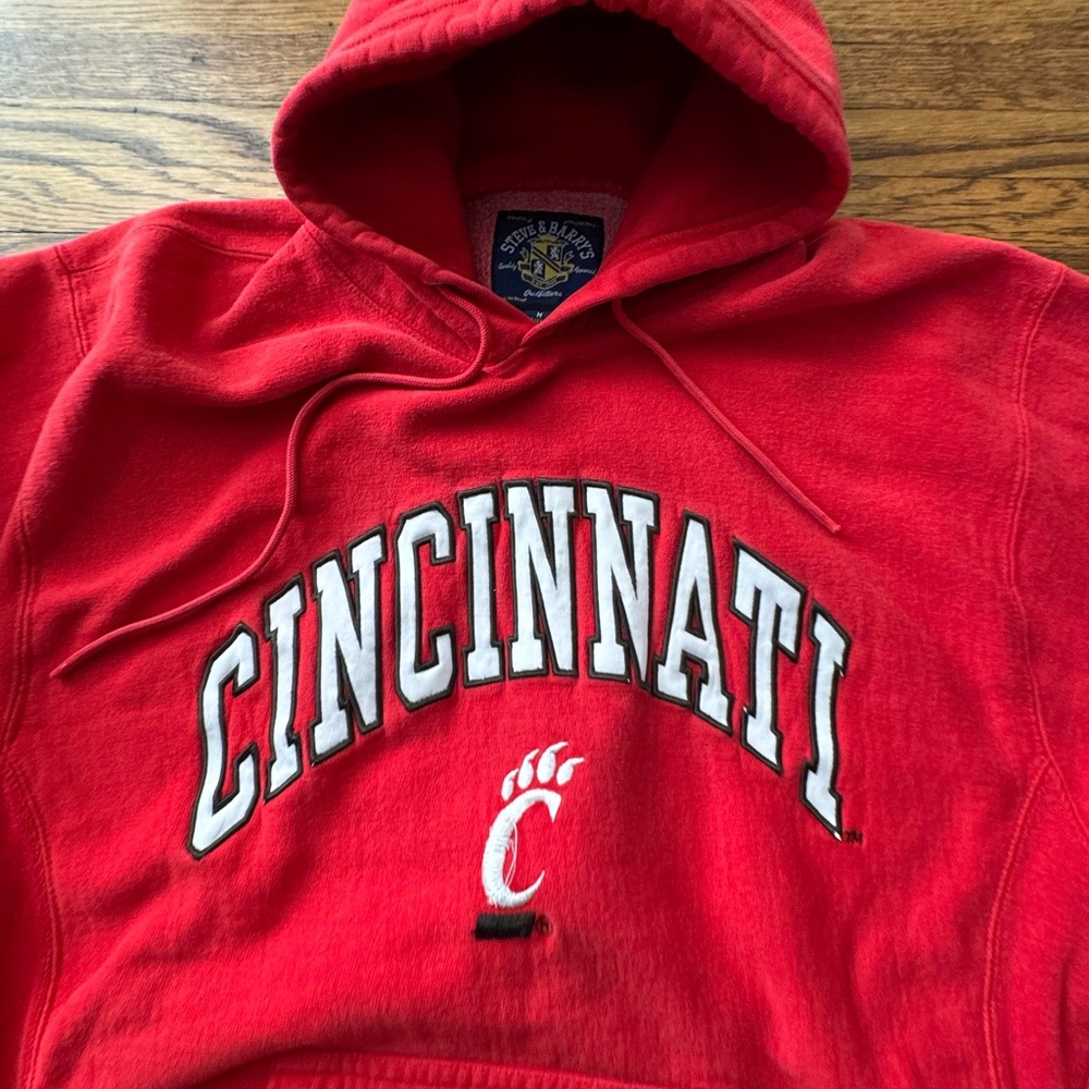 #660 UNIVERSITY OF CINCINNATI BEARCATS (VINTAGE) STEVE & BERRY’S VINTAGE HOODIE - Picture 4 of 13
